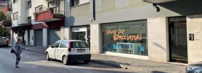 GRAFFITI CONTRO GLI SPACCIATORI A MESTRE