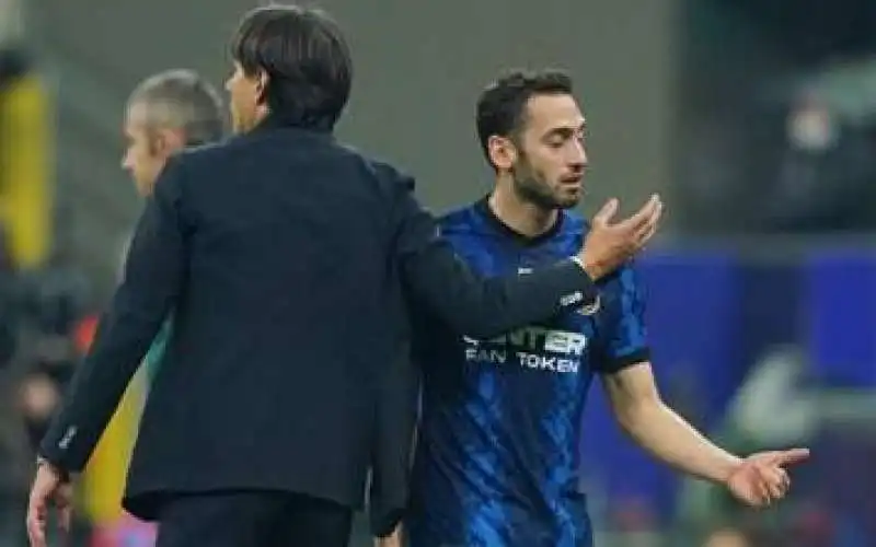 hakan calhanoglu simone inzaghi 2