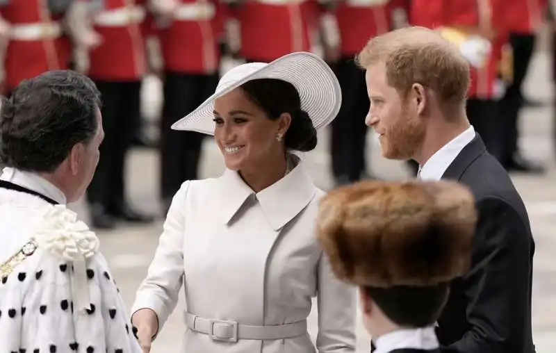 il duca e la duchessa di sussex arrivano questa mattina per il servizio di ringraziamento alla cattedrale di st paul a londra