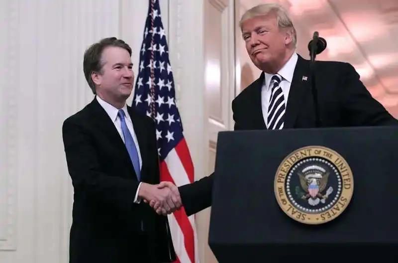 il giudice anti aborto brett kavanaugh con donald trump