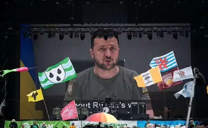 il videomessaggio di volodymyr zelensky al festival di glastonbury  2