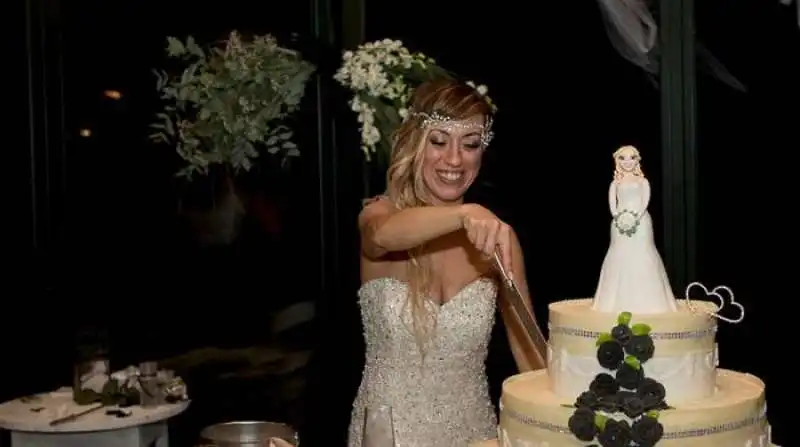 in italia laura mesi si sposa da sola