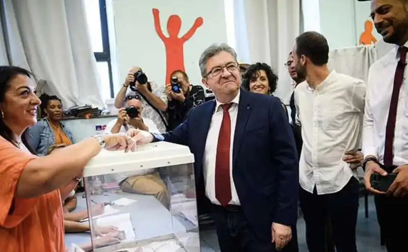 jean luc melenchon     ballottaggio elezioni legislative  