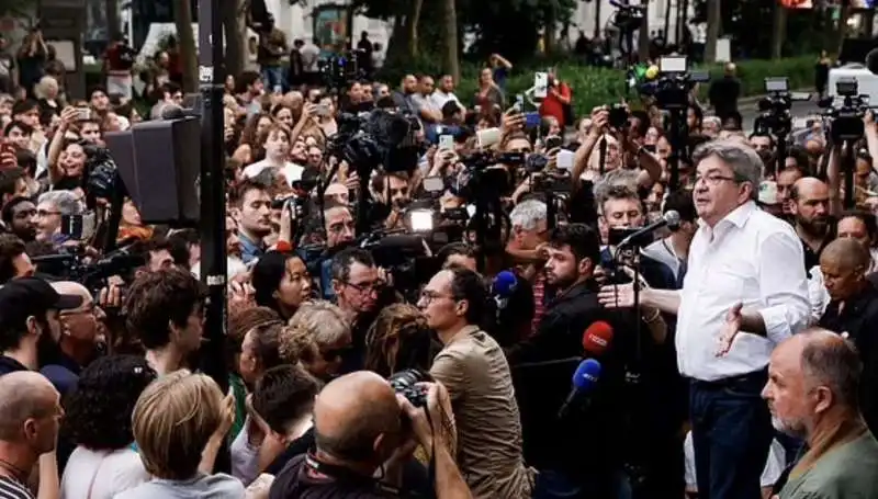 jean luc melenchon     comizio ballottaggio elezioni legislative    