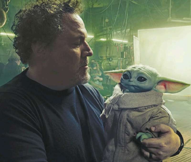 john favreau e baby yoda