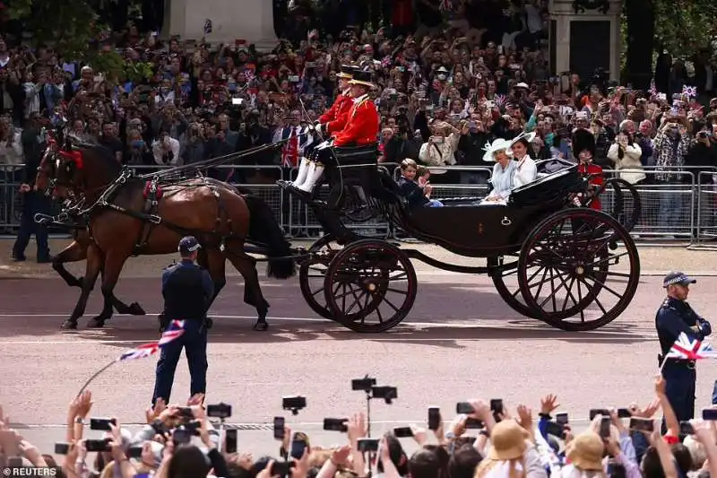 kate con i figli al trooping the colour 2