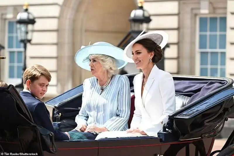 kate middleton con camilla al trooping the colour