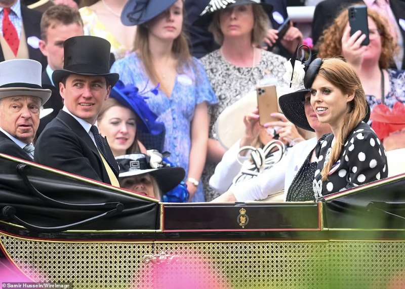 la principessa beatrice e il marito al royal ascot