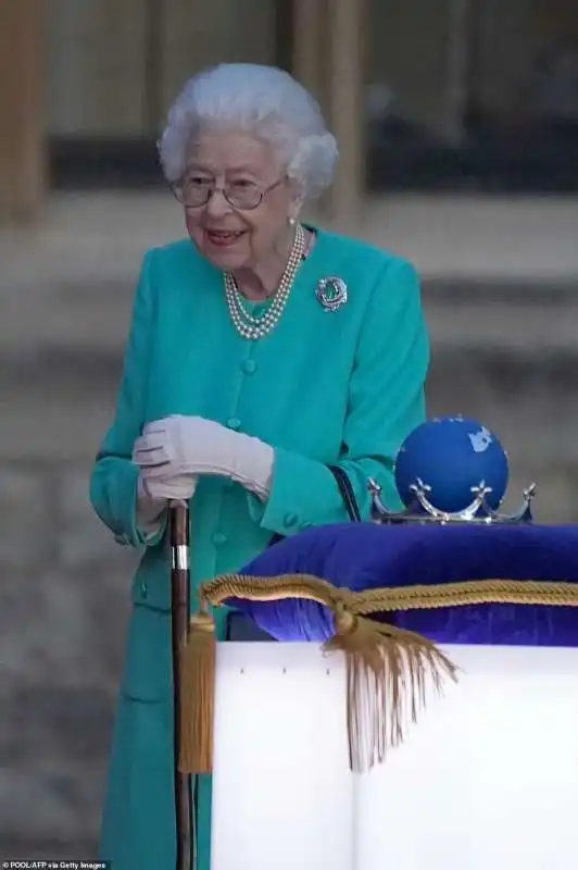 la regina alla cerimonia di illuminazione a windsor 4