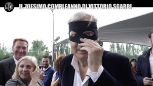 le iene il 70esimo compleanno di vittorio sgarbi 3