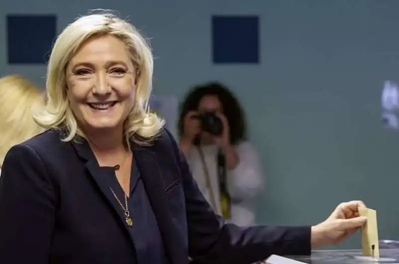 marine le pen   ballottaggio elezioni legislative 