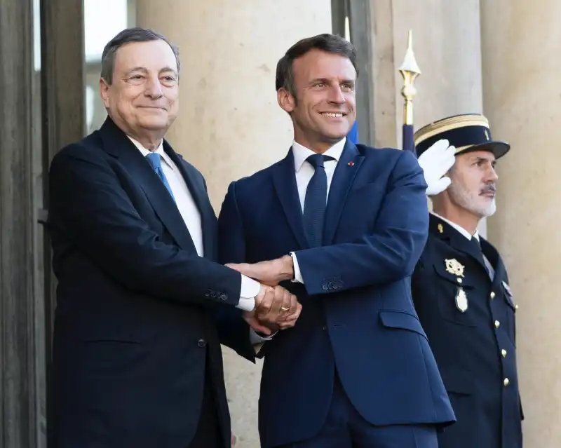 mario draghi   emmanuel macron  