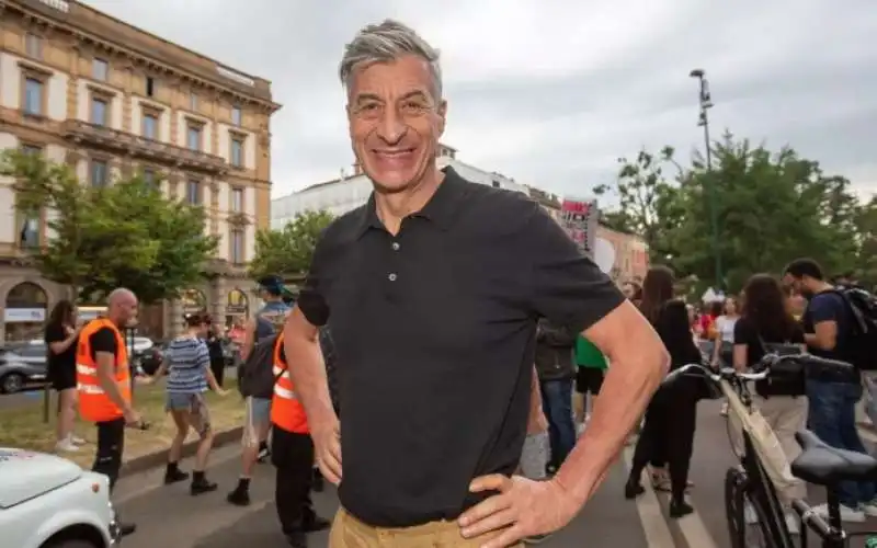 maurizio cattelan