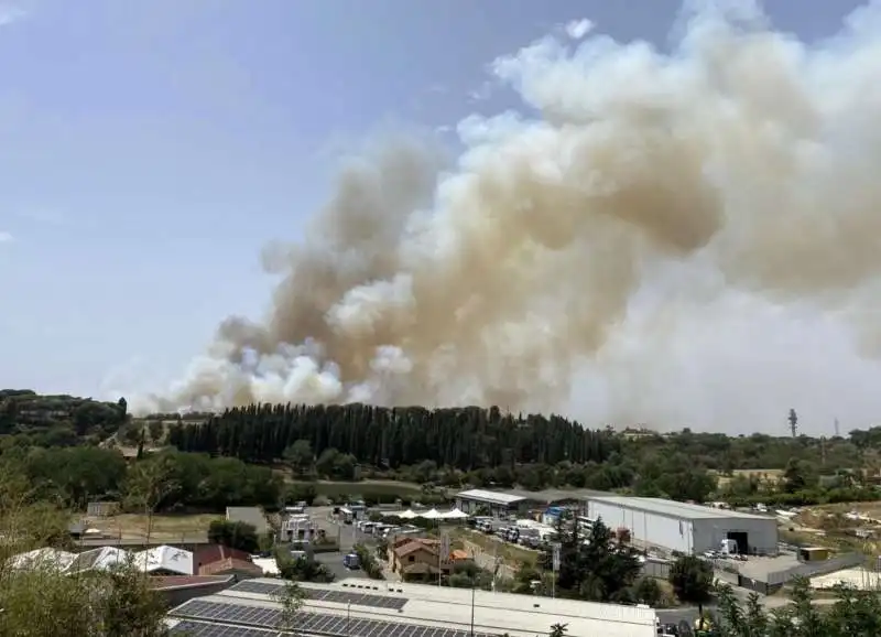 maxi incendio aurelia, a roma   1