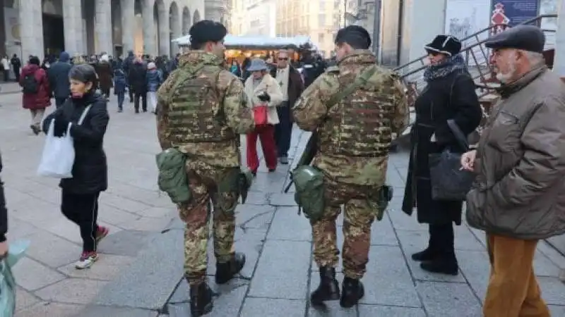 MILITARI A MILANO