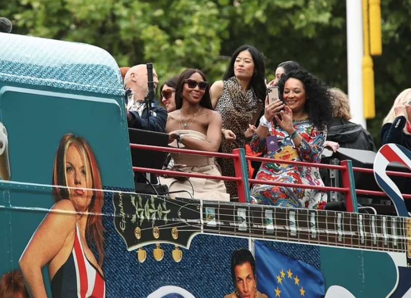 naomi campbell alla parata per il giubileo di platino della regina