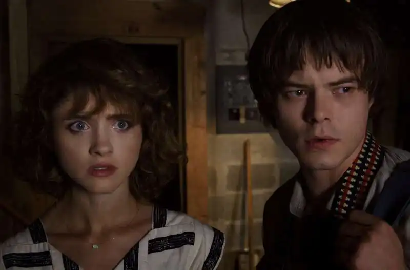 natalia dyer charlie heaton 4