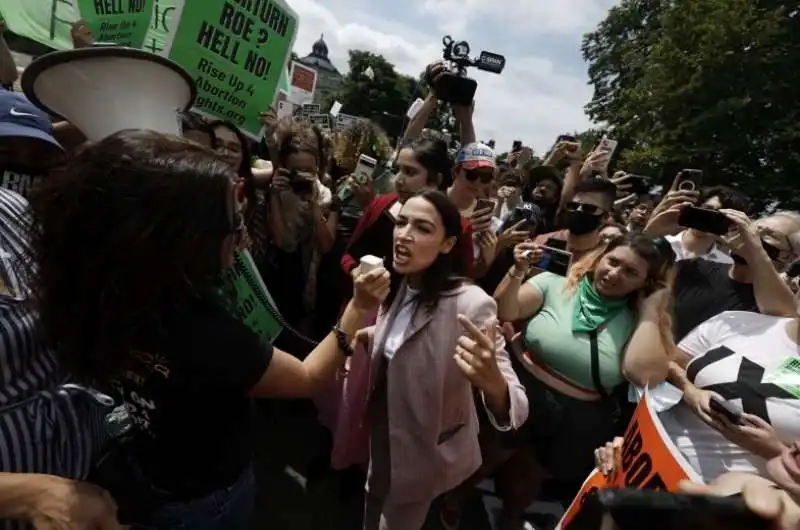 OCASIO CORTEZ E LE PROTESTE PRO ABORTO 1