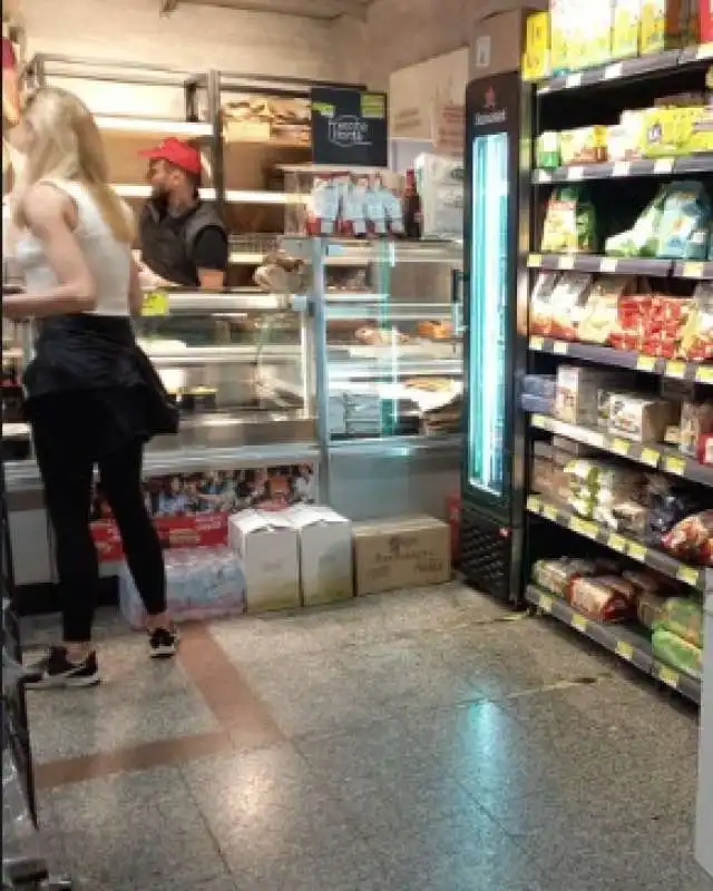 olivia paladino al supermercato   1