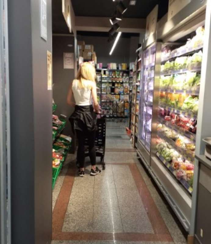 olivia paladino al supermercato 5