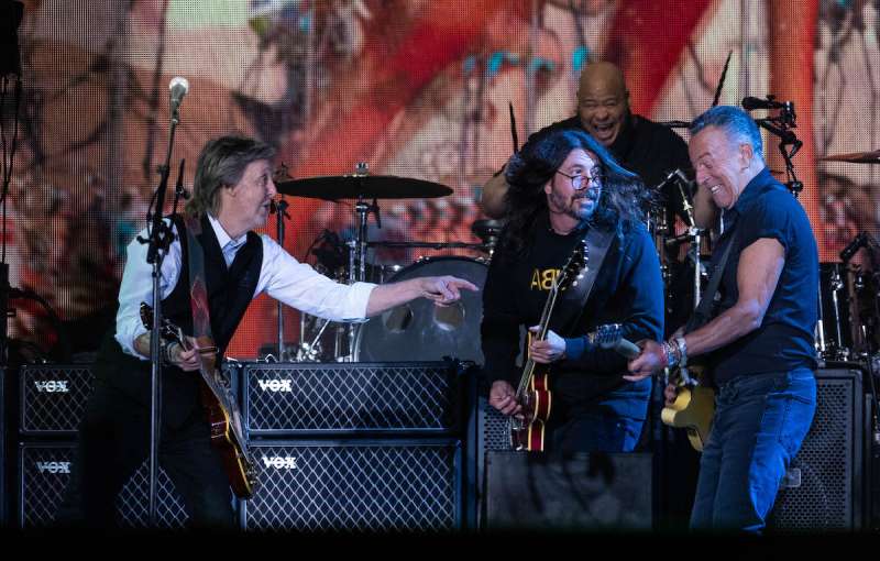 paul mccartney bruce springsteen dave grohl 1