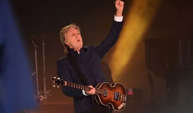 paul mccartney glastonbury 1