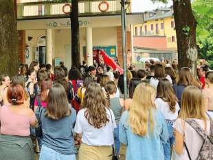 protesta degli studenti del liceo fogazzaro di vicenza contro la preside 2