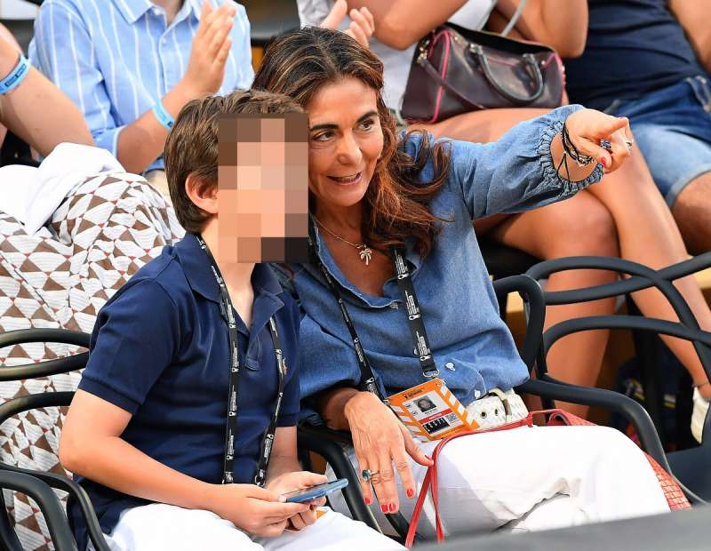 rossella de fano con il figlio foto mezzelani gmt