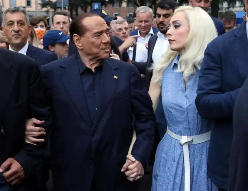 silvio berlusconi marta fascina a monza 