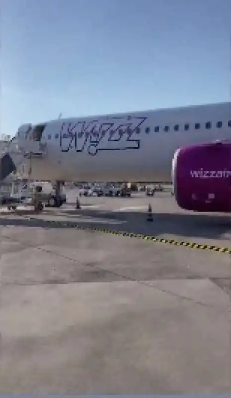 simona ventura e il volo cancellato di wizz air 5