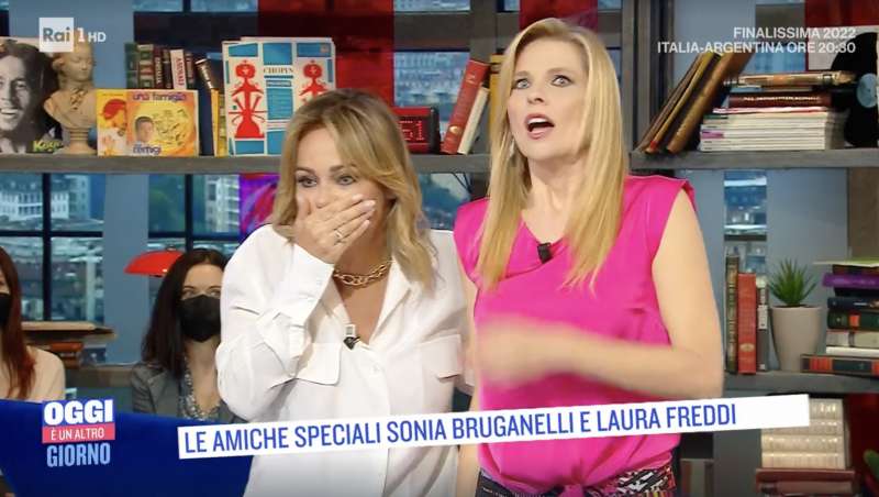 sonia bruganelli e laura freddi a oggi e un altro giorno 1