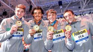 staffetta 4x100 nuoto oro 2