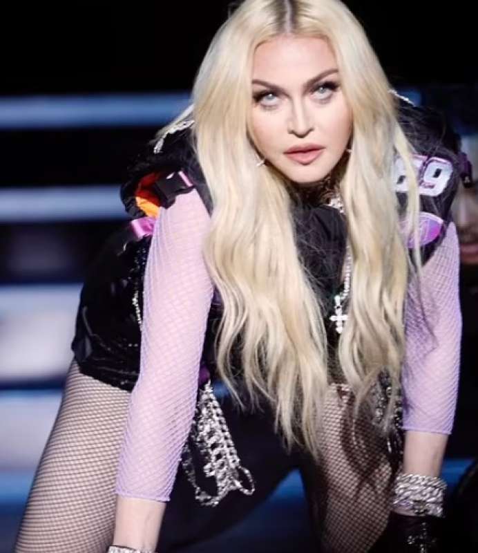 strusciate lesbo tra madonna e la rapper tokischa 2