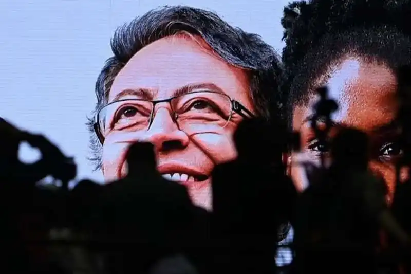 supporter di gustavo petro  2