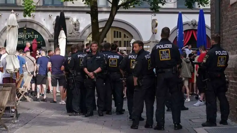 tifosi inglesi arrestati a monaco 