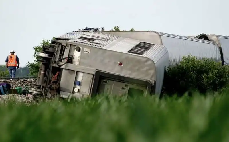 treno amtrack deraglia a mendon, missouri   8