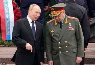 Vladimir Putin con Sergei Shoigu