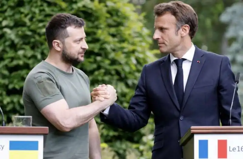 volodymyr zelensky  emmanuel macron  1