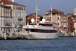 yacht di johnny depp