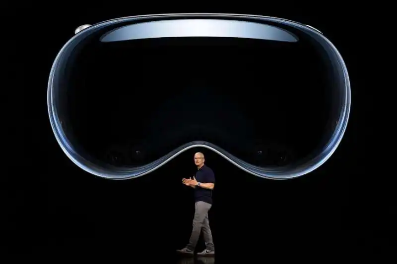 tim cook apple vision pro