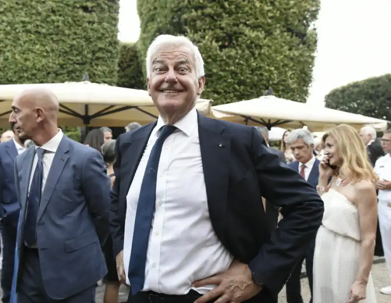 alessandro profumo a villa taverna per la festa dell indipendenza usa