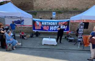 anthony fauci contestato a siena 2