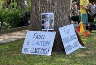 anthony fauci contestato a siena 3