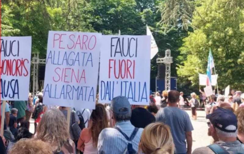 anthony fauci contestato a siena 4