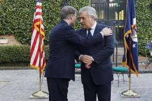 antonio tajani e shawn crowley a villa taverna per la festa dell indipendenza usa 2