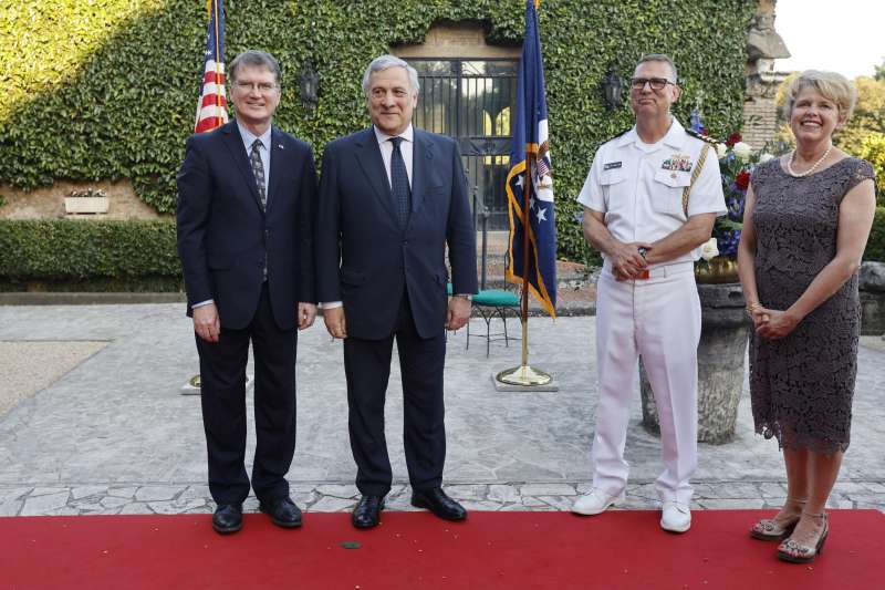 antonio tajani shawn crowley a villa taverna per la festa dell indipendenza usa 1