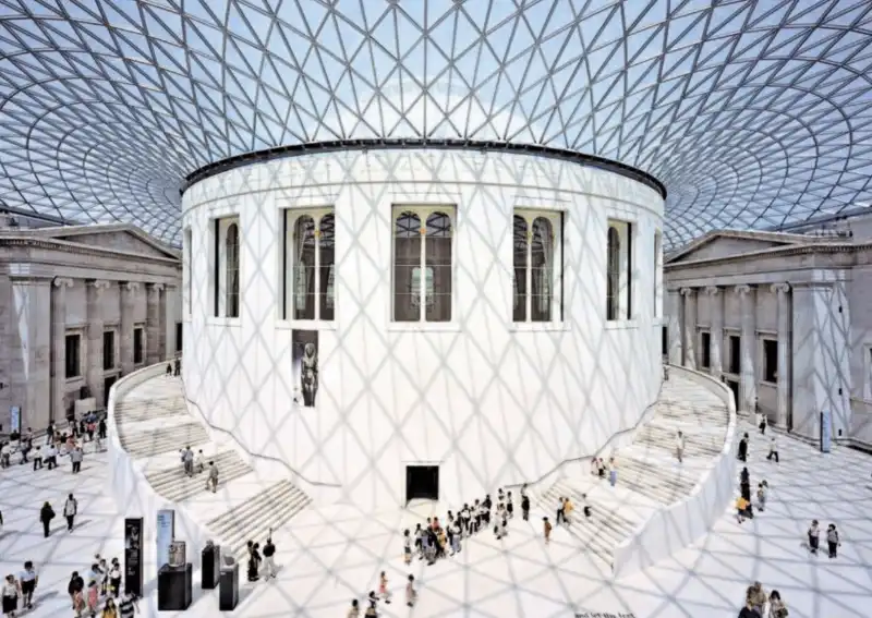 atrio principale del british museum di norman foster