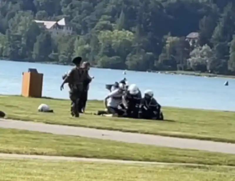 attacco con il coltello in un parco giochi ad annecy, in francia