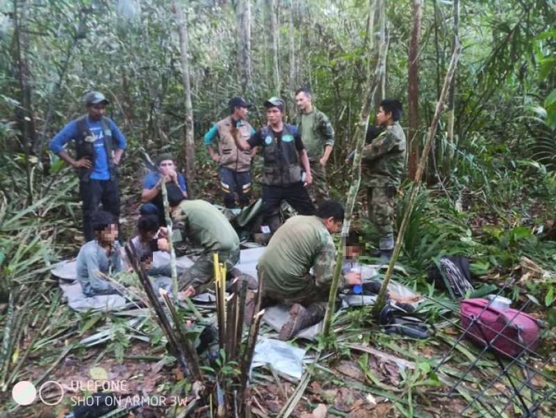 bambini sopravvissuti a incidente aereo in colombia