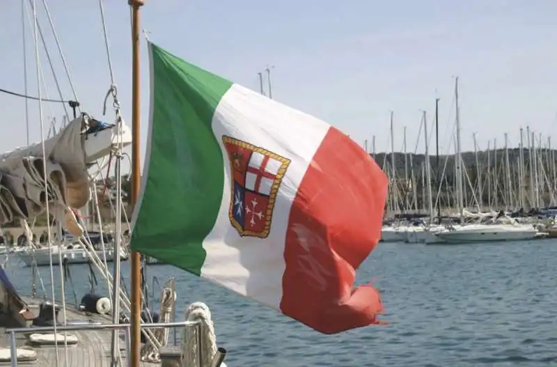 bandiera italiana sulle navi   1